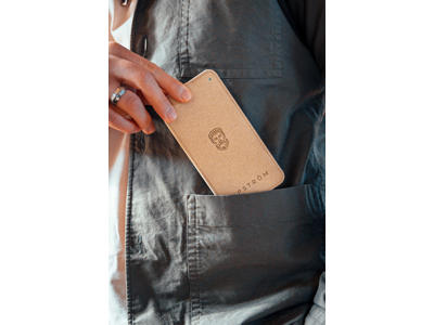 Upström | wireless charger | sand | 10 w.