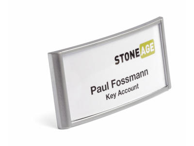 Navneskilt 65x30mm m/nål og klemme 10 stk