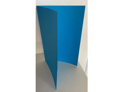 Omslag 32x43 cm foldet 160 gram blå