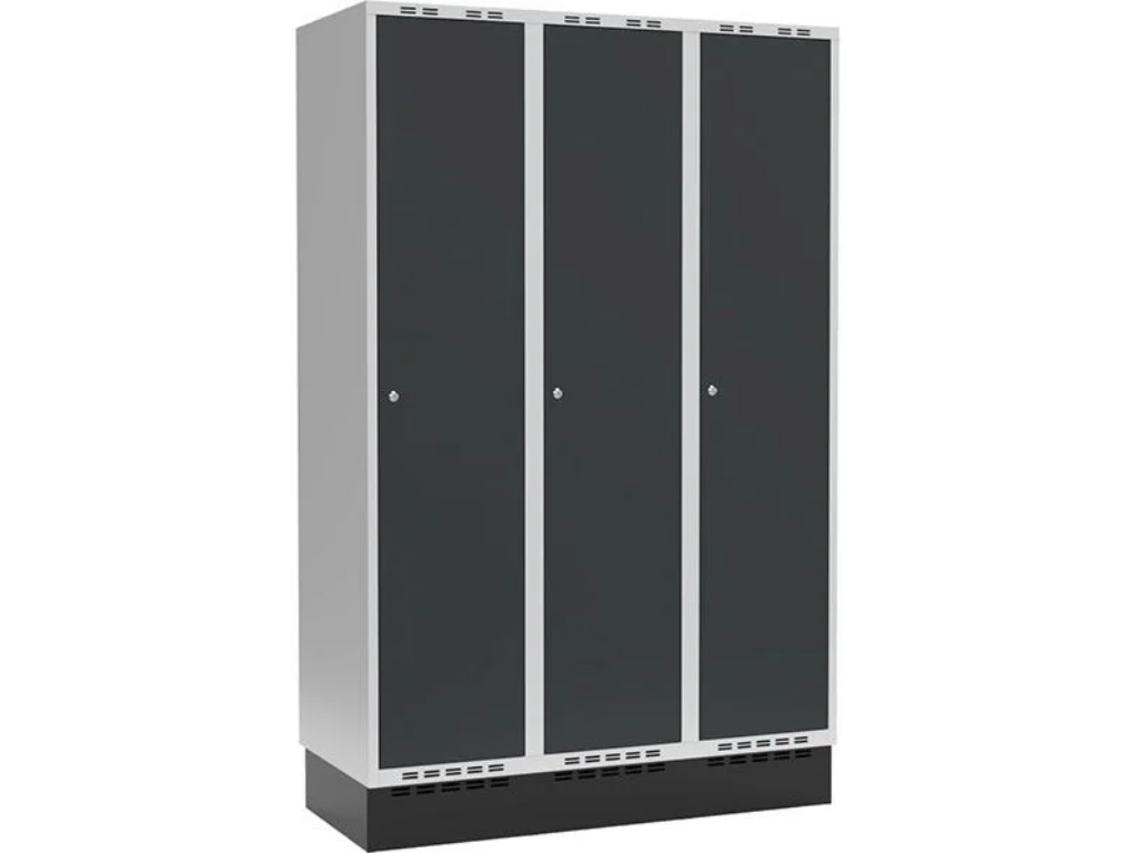 Garderobeskab 3x400mm
(1200x550x1902mm) m/sokkel og cylinderlås, lys grå m/antracit dør