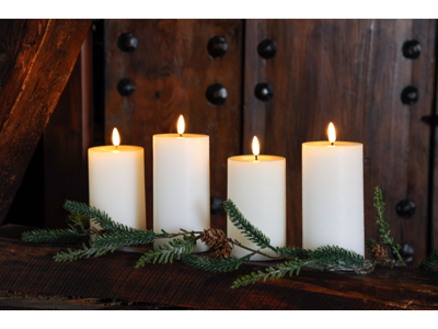 Bloklys LED 12,5 cm Ø7cm hvid med 3D flamme og timer 6/18