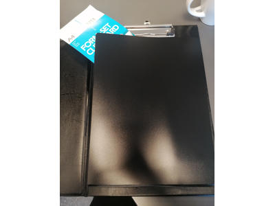 Clipboard A4 med omslag formular sort